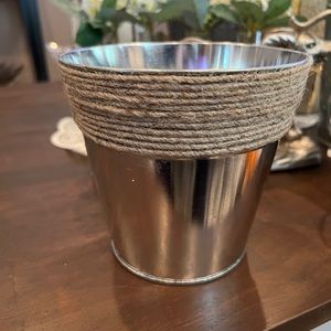 Greenbrier International Metal Tin Vase Planter with Rope Accent Trim 6x6